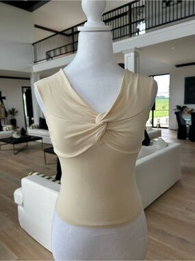 Sleeveless Twist-Front Crop Top in Cream